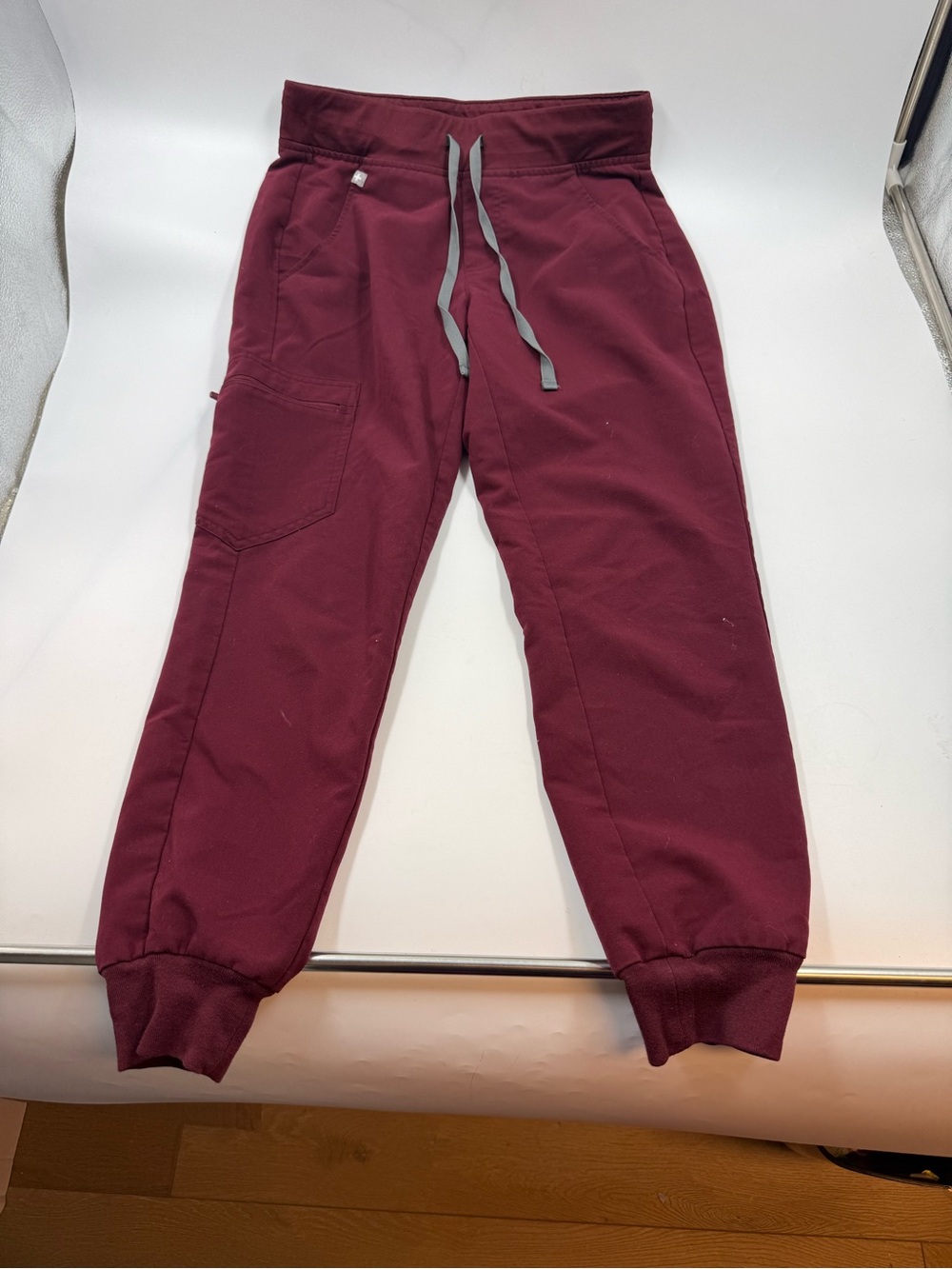 Figs Zamora jogger scrub pants woman size xsm burgundy